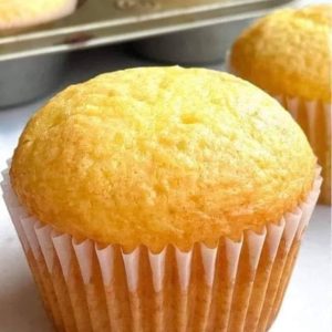 classic vanilla cupcakes