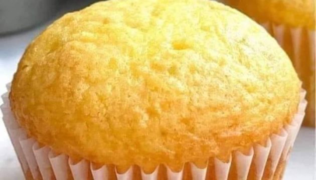 classic vanilla cupcakes